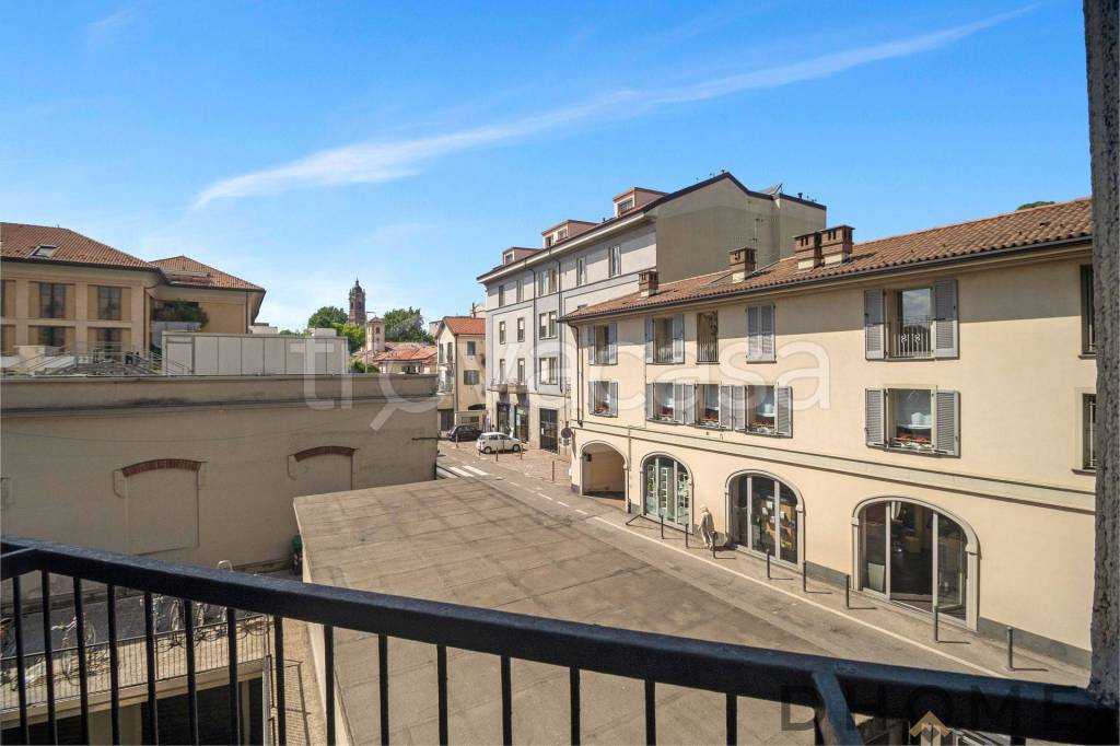 appartamento in vendita a Monza in zona Centro Storico