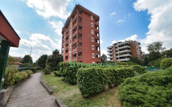 appartamento in vendita a Monza in zona Ospedale San Gerardo