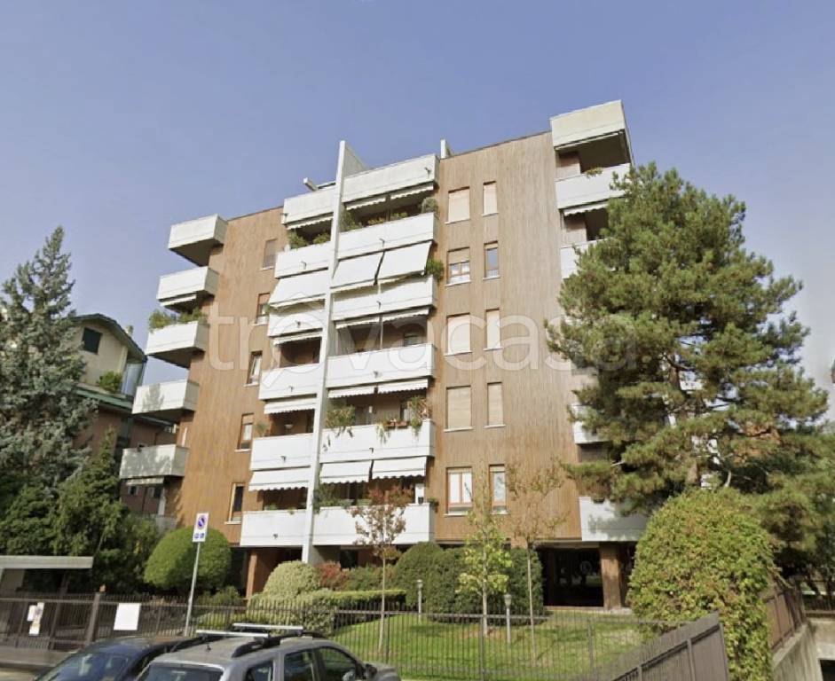 appartamento in vendita a Monza in zona Ospedale San Gerardo