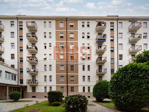 appartamento in vendita a Monza in zona Centro Storico