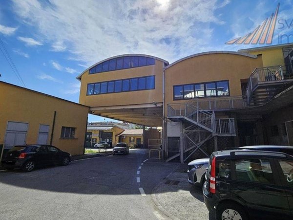 locale commerciale in vendita a Monza