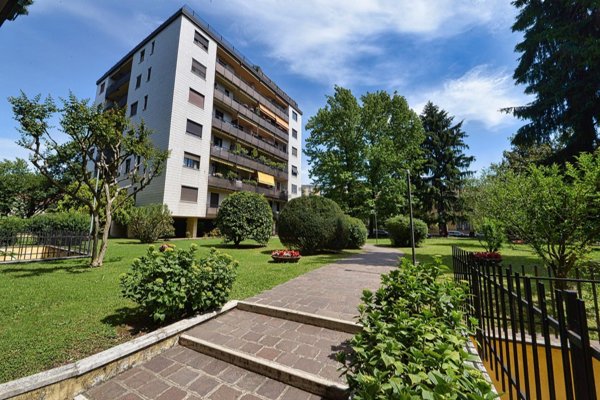 appartamento in vendita a Monza in zona Centro Storico
