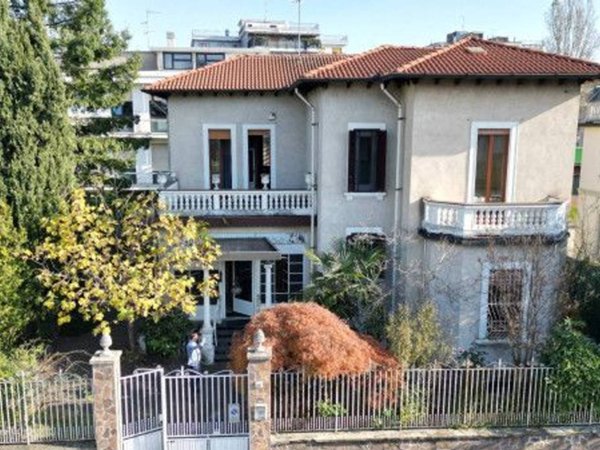 casa indipendente in vendita a Monza in zona Centro Storico