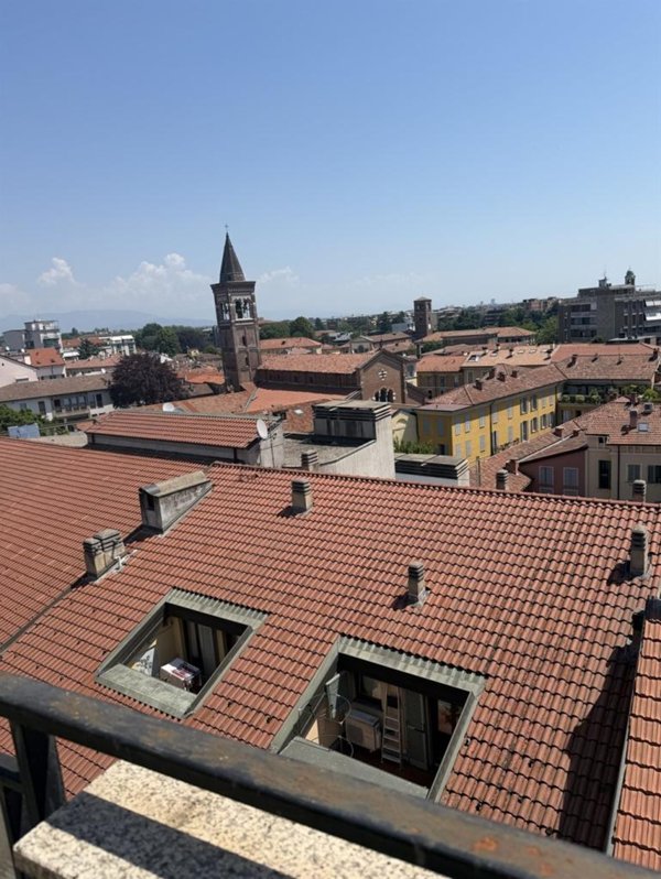 appartamento in vendita a Monza in zona Centro Storico