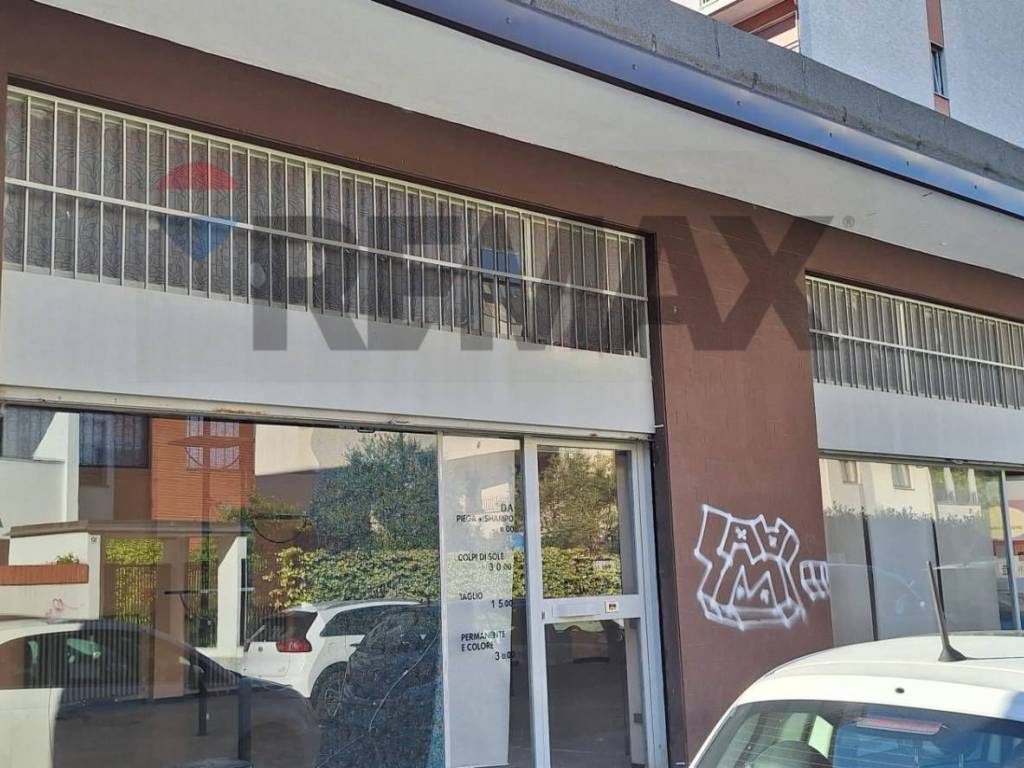 negozio in vendita a Monza