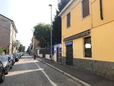 locale commerciale in vendita a Monza