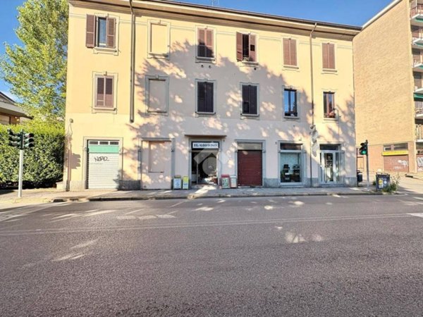 negozio in vendita a Monza in zona Ospedale San Gerardo