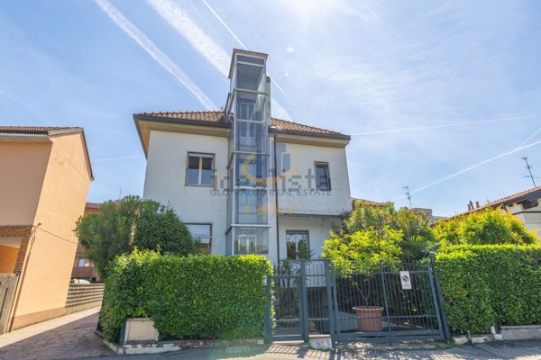 casa indipendente in vendita a Monza