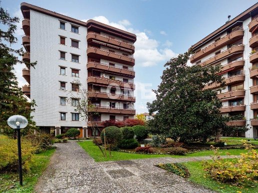 appartamento in vendita a Monza in zona Centro Storico