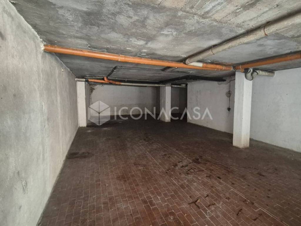locale di sgombero in vendita a Monza