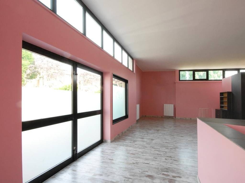 negozio in vendita a Monza