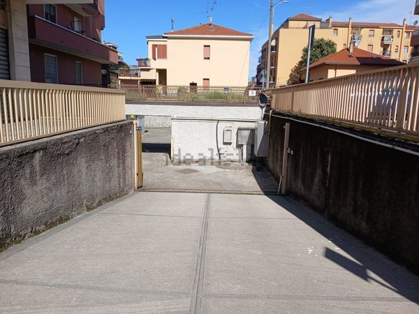 locale di sgombero in vendita a Monza