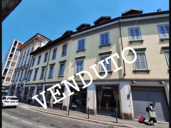 appartamento in vendita a Monza in zona Centro Storico