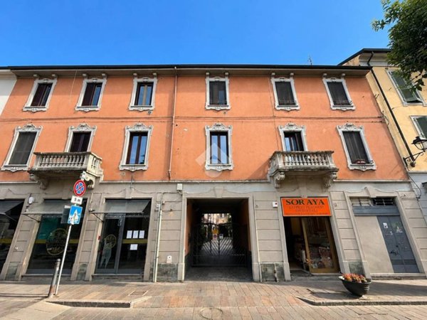 appartamento in vendita a Monza in zona Centro Storico