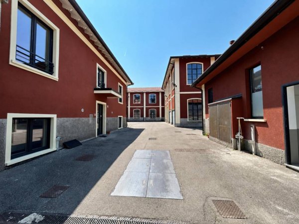 locale commerciale in vendita a Monza