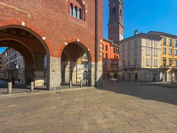 appartamento in vendita a Monza in zona Centro Storico