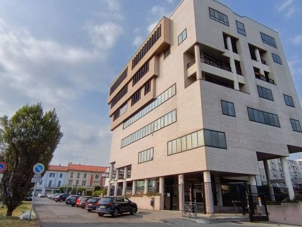 ufficio in vendita a Monza in zona Centro Storico