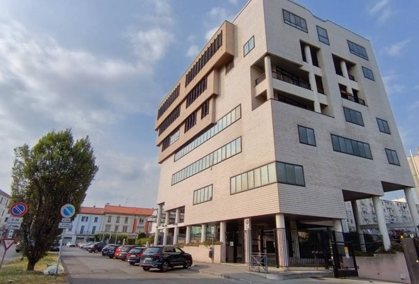 appartamento in vendita a Monza in zona Centro Storico