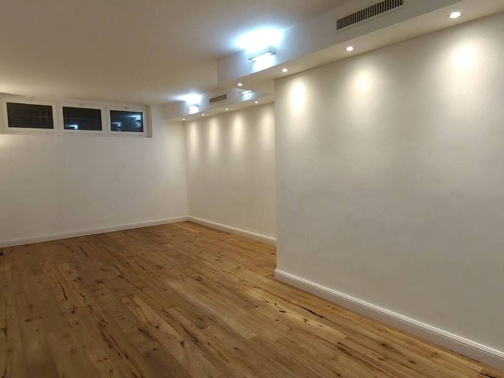 ufficio in vendita a Monza in zona Centro Storico