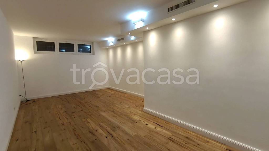 appartamento in vendita a Monza in zona Centro Storico