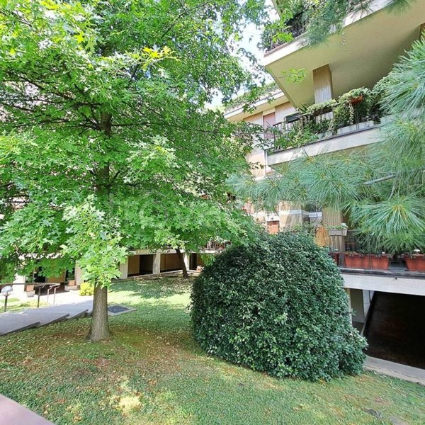 appartamento in vendita a Monza in zona Centro Storico
