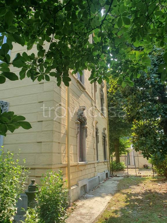 appartamento in vendita a Monza in zona Ospedale San Gerardo