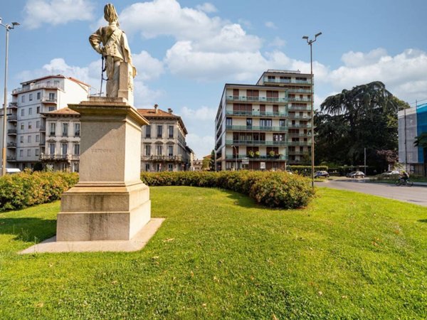 appartamento in vendita a Monza in zona Centro Storico