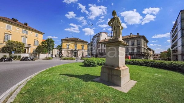 appartamento in vendita a Monza in zona Centro Storico
