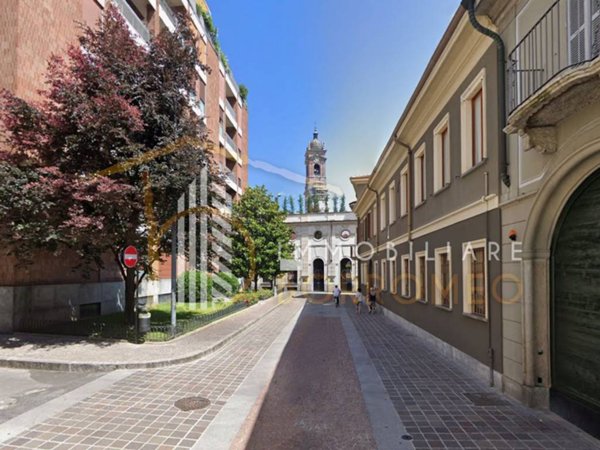 appartamento in vendita a Monza in zona Centro Storico