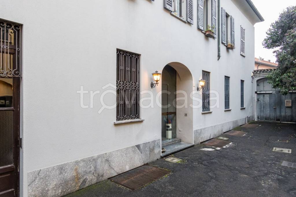 appartamento in vendita a Monza in zona Centro Storico