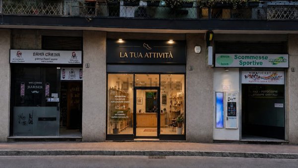 negozio in vendita a Monza in zona Centro Storico