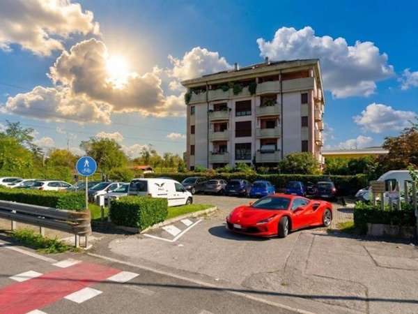 locale di sgombero in vendita a Monza