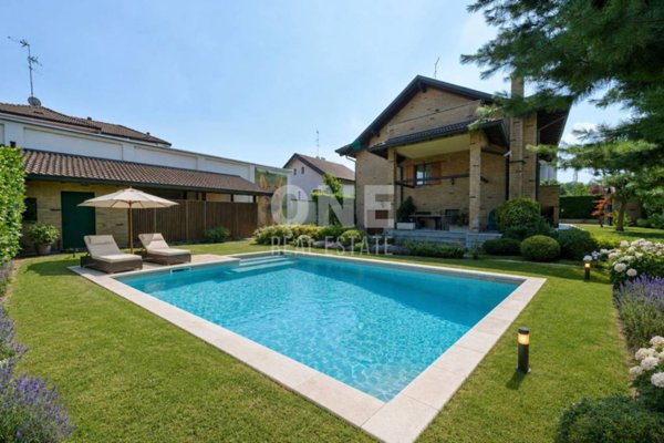 casa indipendente in vendita a Monza