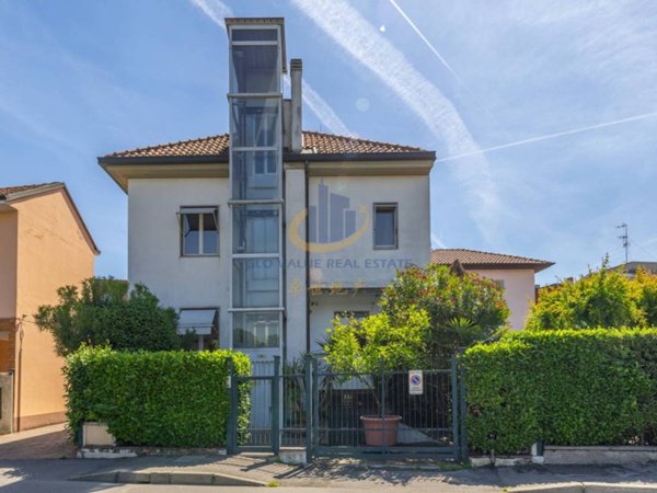 intera palazzina in vendita a Monza