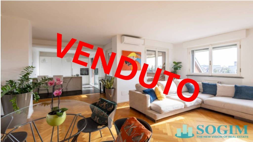 appartamento in vendita a Monza in zona Centro Storico