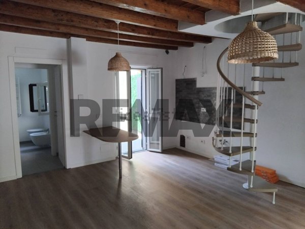 appartamento in vendita a Monza in zona Centro Storico