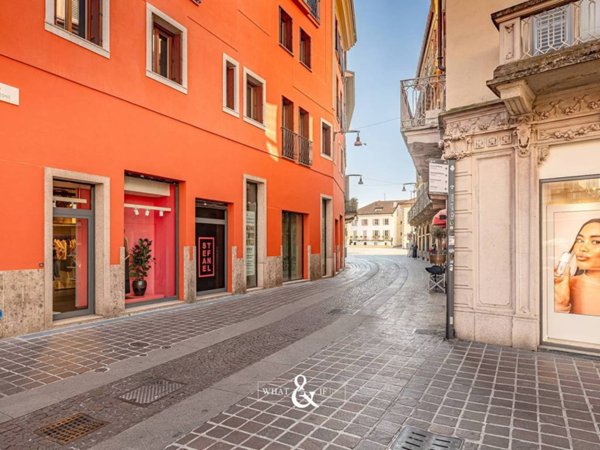 negozio in vendita a Monza in zona Centro Storico