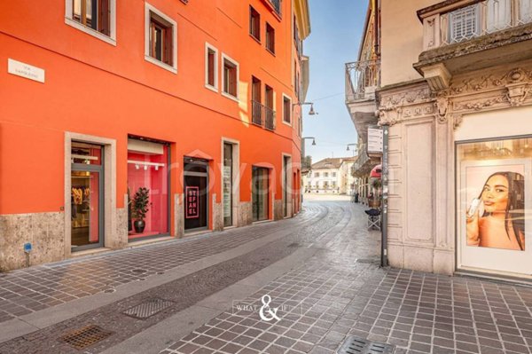 negozio in vendita a Monza in zona Centro Storico