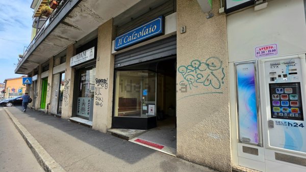 locale commerciale in vendita a Monza