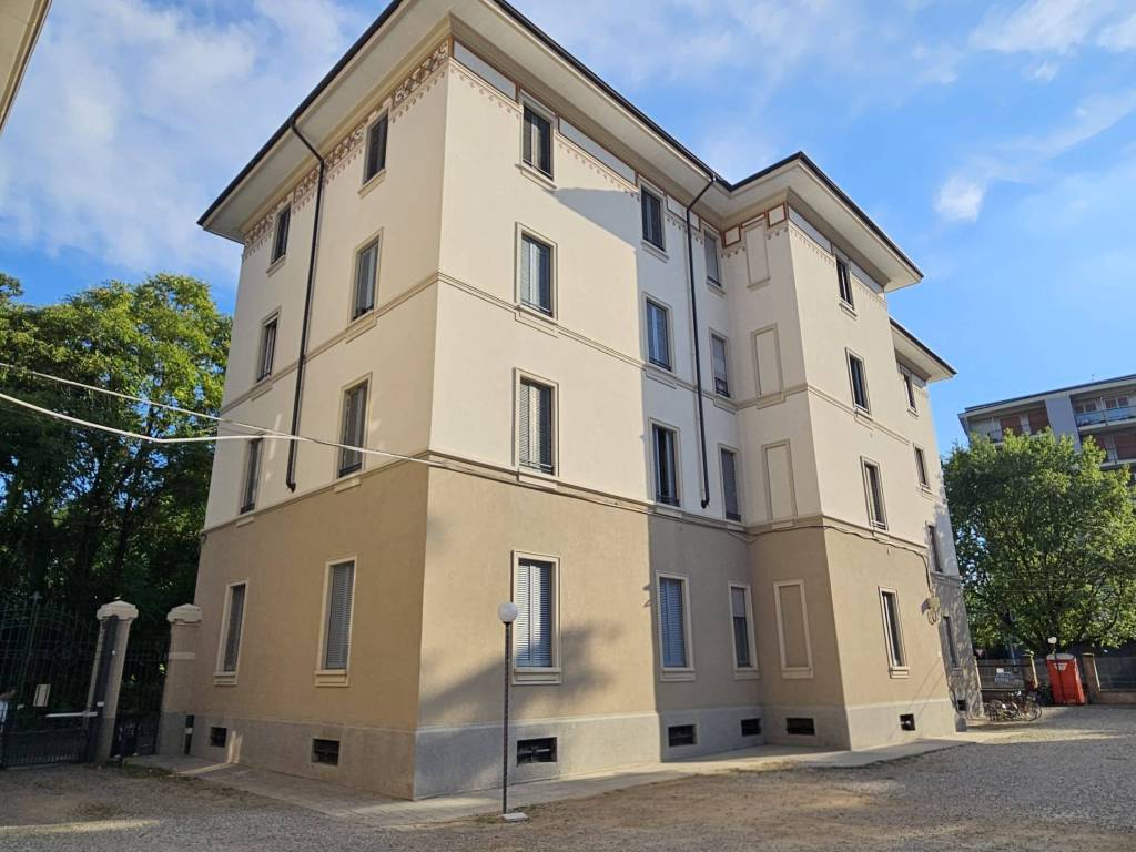 appartamento in vendita a Monza in zona Centro Storico