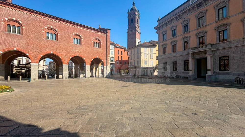 negozio in vendita a Monza in zona Centro Storico