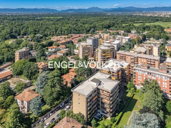 negozio in vendita a Monza in zona Centro Storico