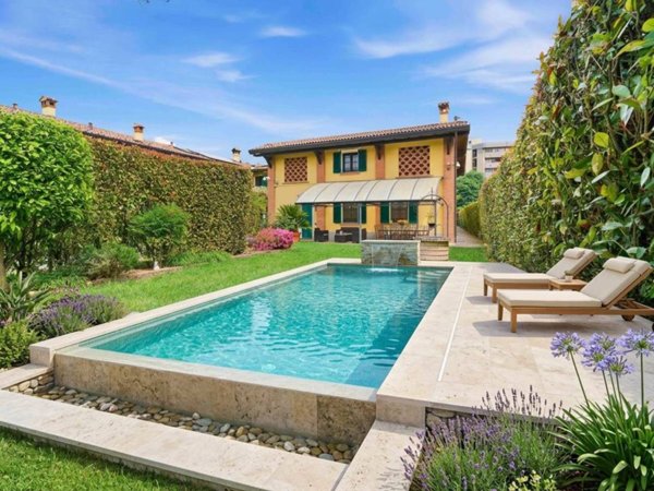 casa indipendente in vendita a Monza