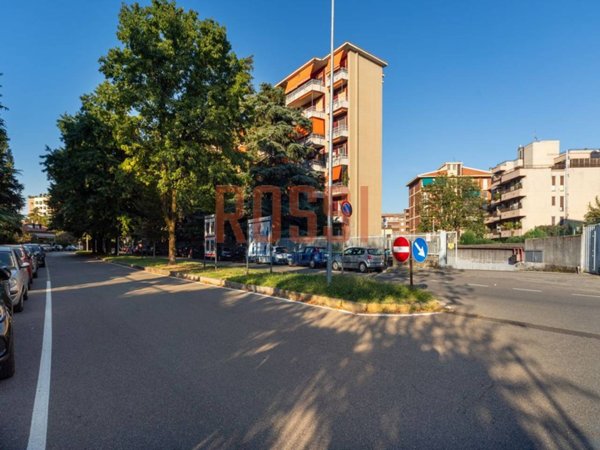 negozio in vendita a Monza