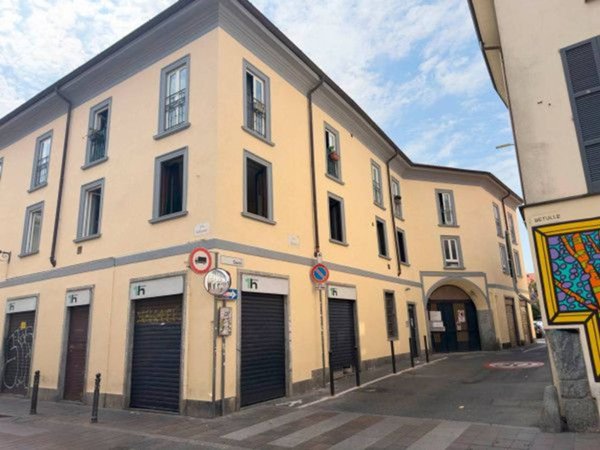 appartamento in vendita a Monza in zona Centro Storico
