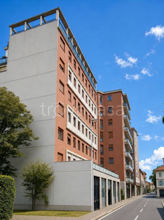 appartamento in vendita a Monza in zona Centro Storico