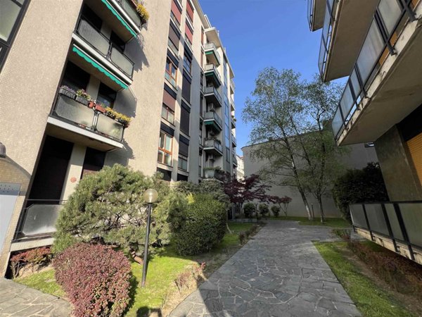 appartamento in vendita a Monza in zona Centro Storico