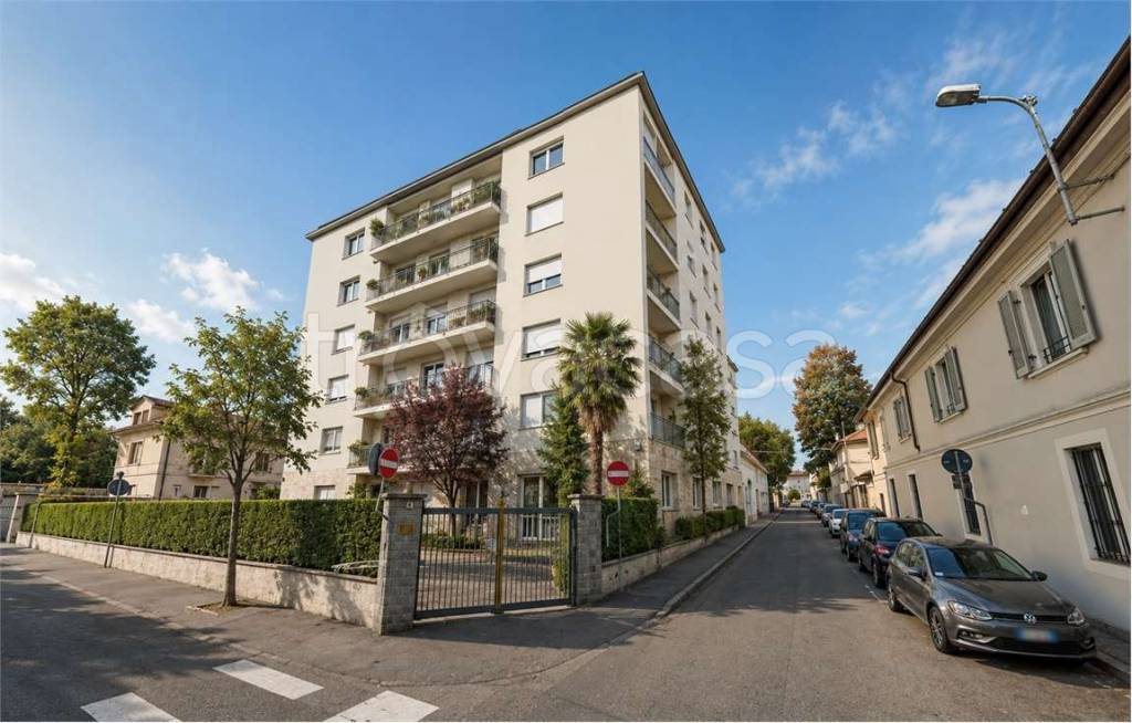appartamento in vendita a Monza in zona Centro Storico