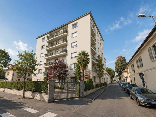 appartamento in vendita a Monza in zona Centro Storico
