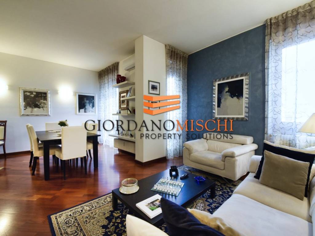 appartamento in vendita a Monza in zona Centro Storico